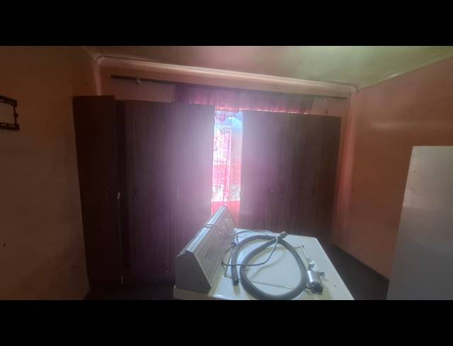 2 BEDROOM FREEHOLD FOR SALE IN LENTEGEUR